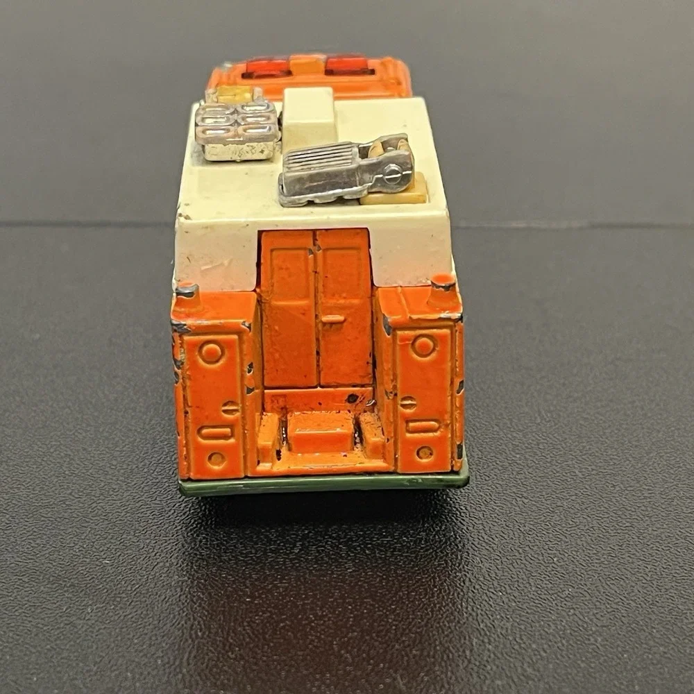 Vintage Matchbox Mack Auxiliary Power Truck 1991 1:84 Die-Cast Lights Move